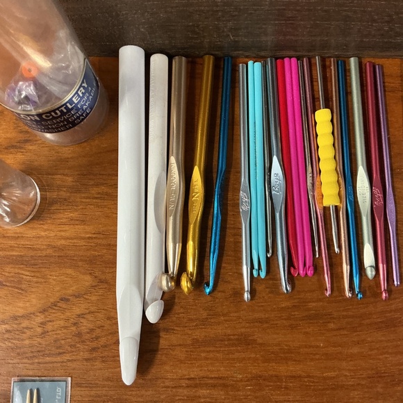 Lot Of 60 Misc Knitting Crochet Hooks Boye Susan Bates - Picture 6 of 8